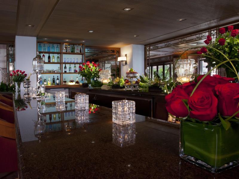 Halekulani - No Resort Fee Honolulu Exterior foto The bar at the Mandarin Oriental, Washington DC