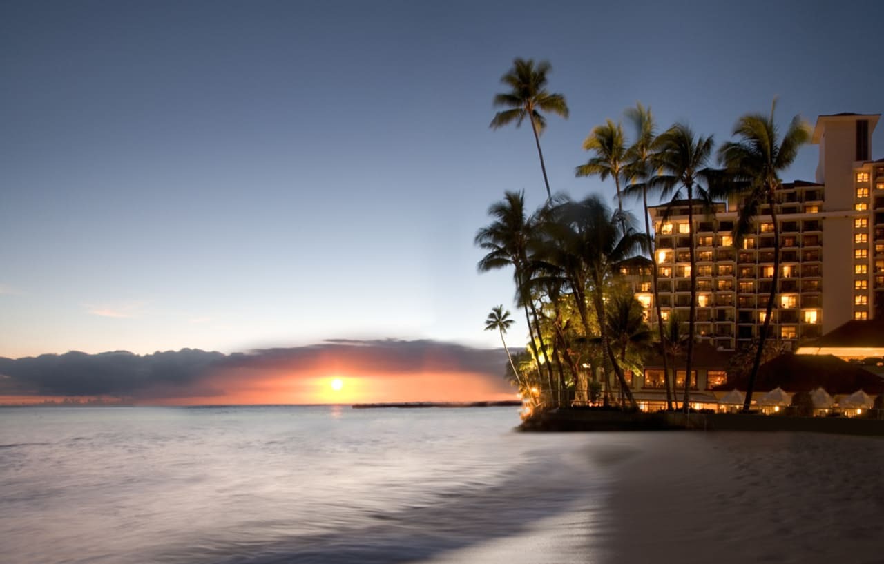 Halekulani - No Resort Fee Honolulu Exterior foto Sunset at the Fairmont Kea Lani